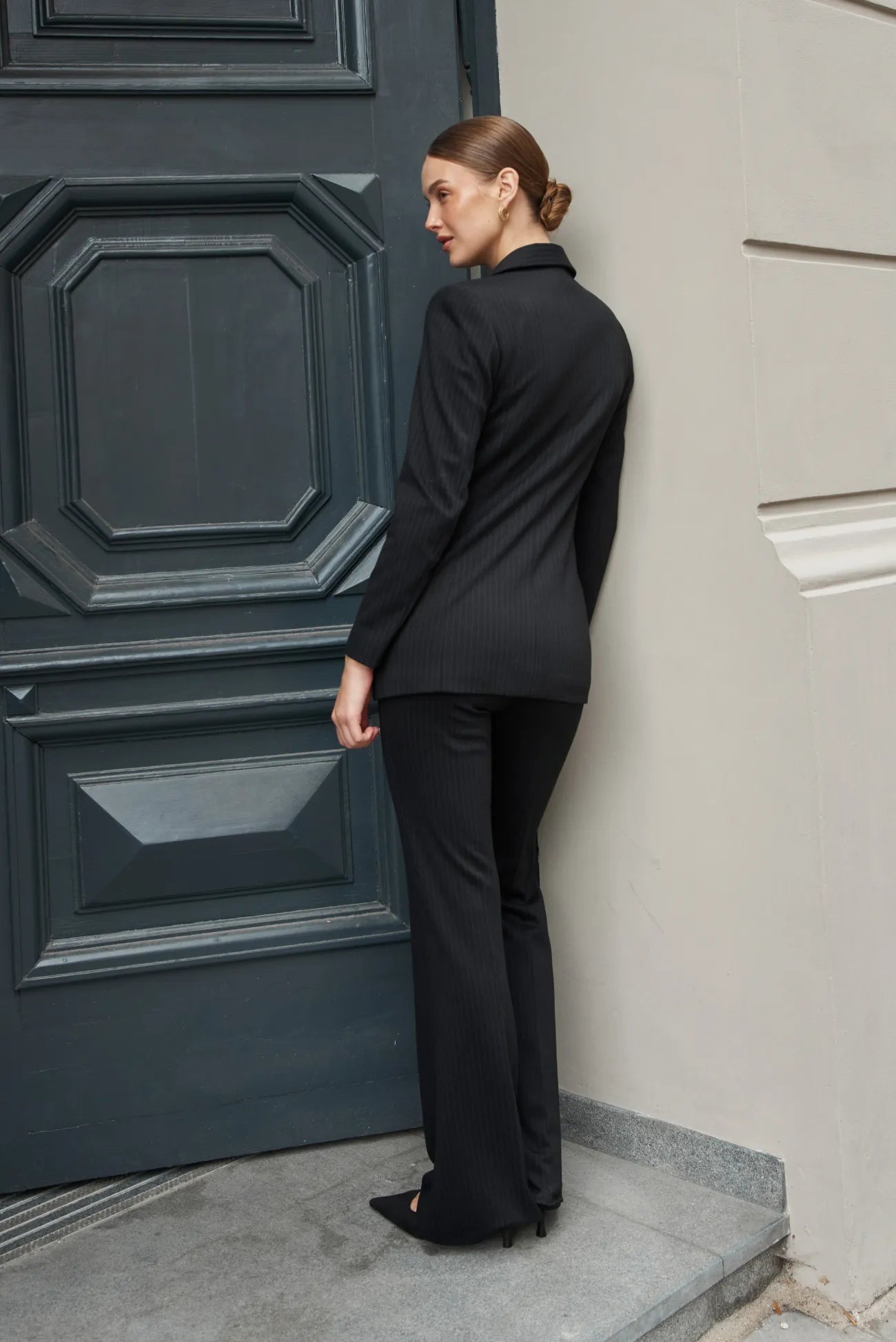 Prążkowany garnitur Tom z rozszerzanymi spodniami