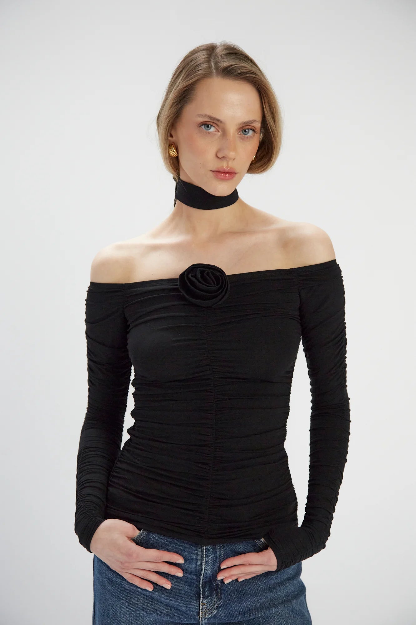 Bluzka z odkrytymi ramionami Lexi black