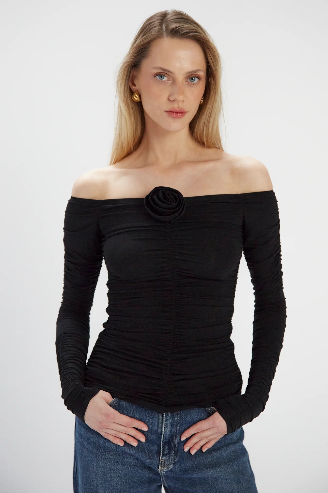 Bluzka z odkrytymi ramionami Lexi black