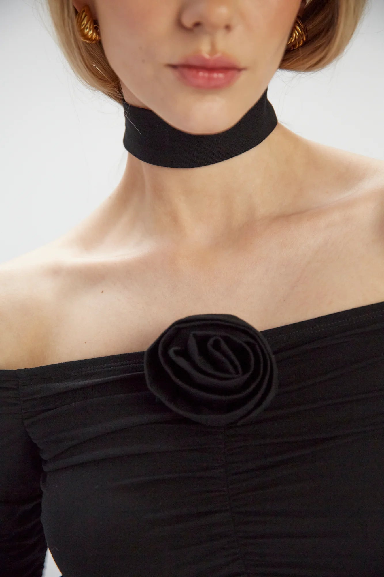 Bluzka z odkrytymi ramionami Lexi black