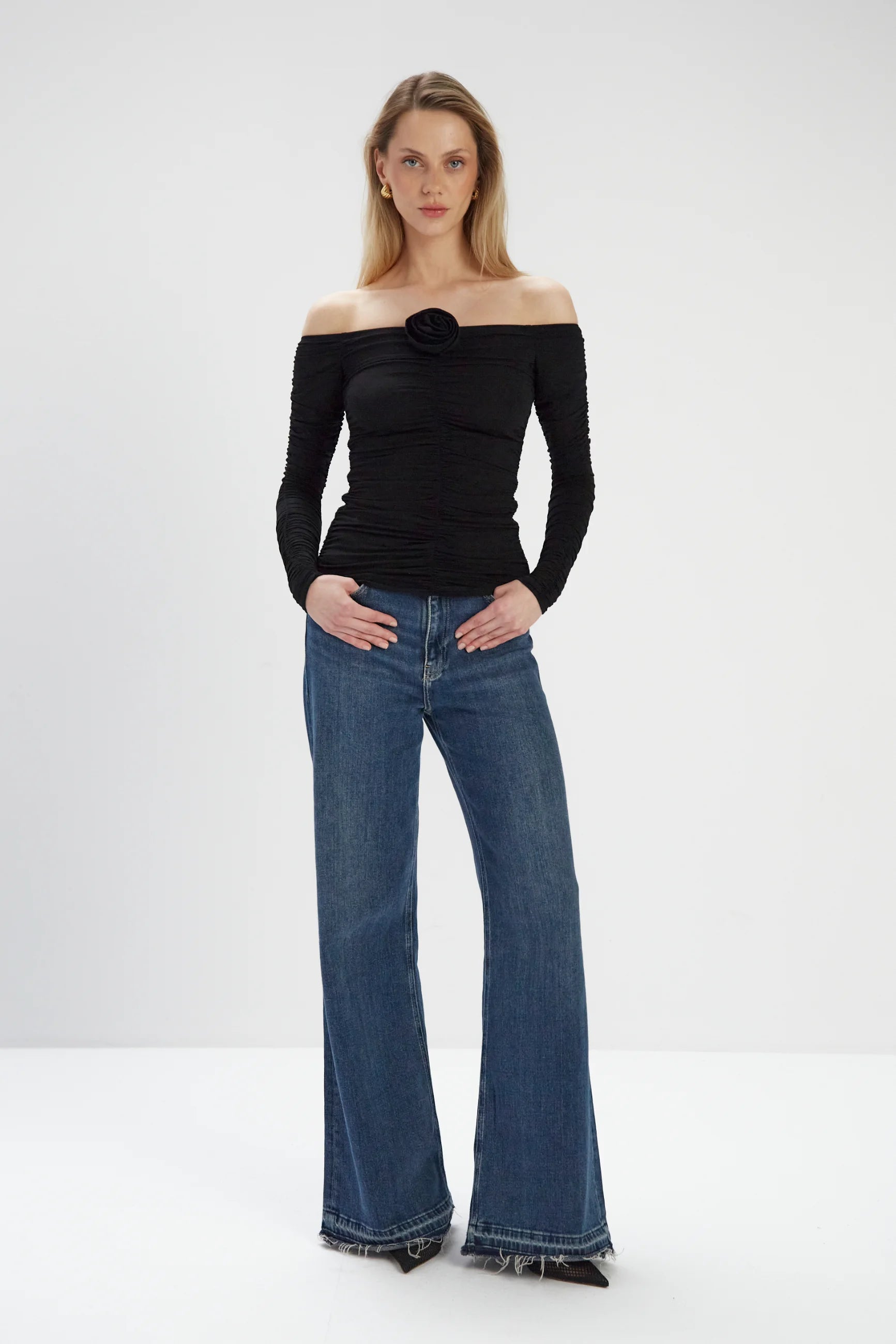 Bluzka z odkrytymi ramionami Lexi black