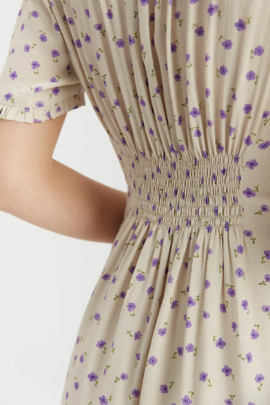 Sukienka w drobne kwiaty Marisa Lilac