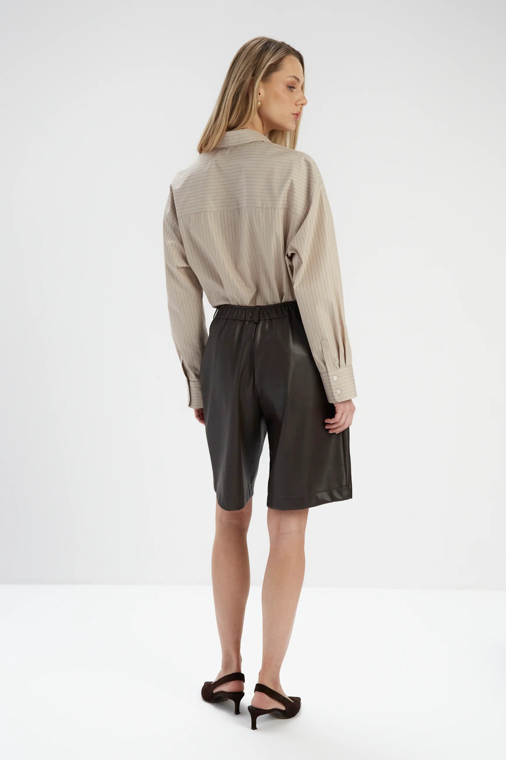 Szorty w kolorze czekoladowym Lino