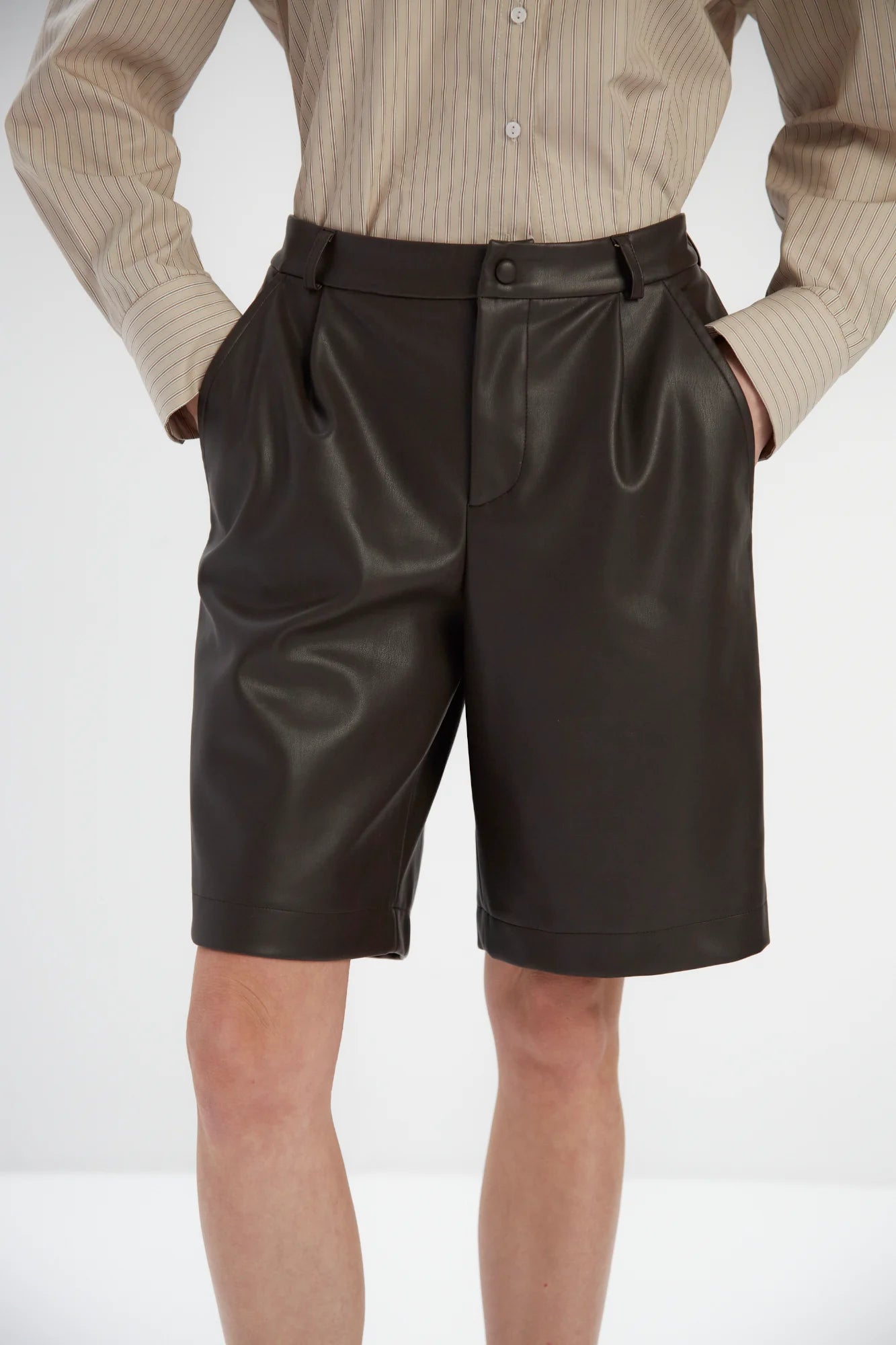 Szorty w kolorze czekoladowym Lino