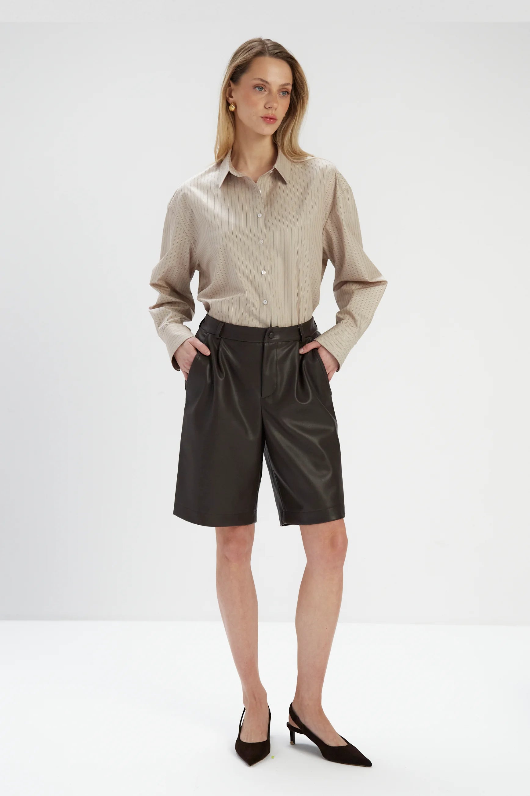 Szorty w kolorze czekoladowym Lino