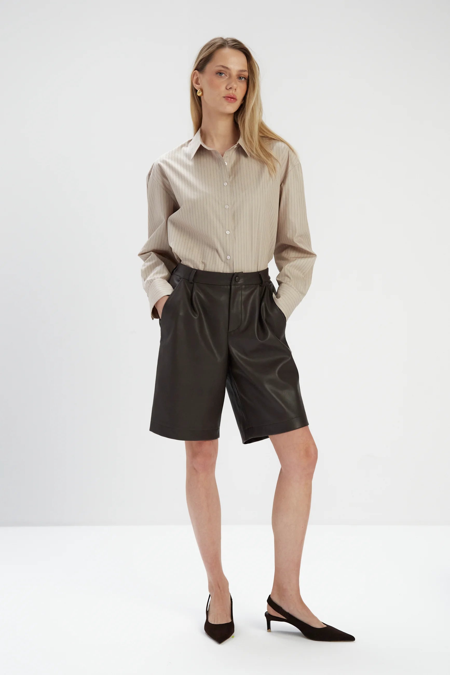 Szorty w kolorze czekoladowym Lino