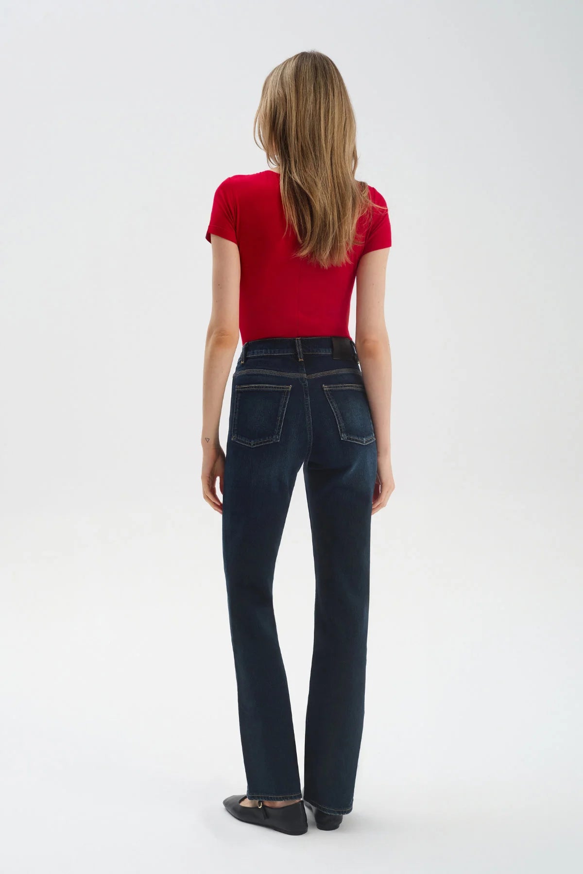 Bluzka z ozdobną różą Bisou red