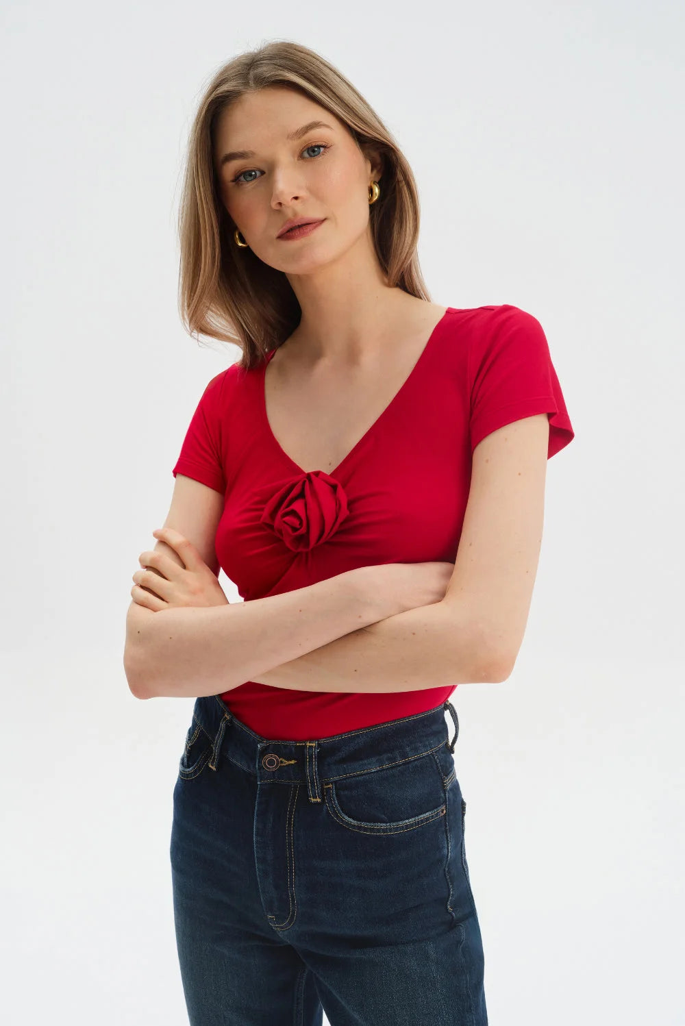 Bluzka z ozdobną różą Bisou red