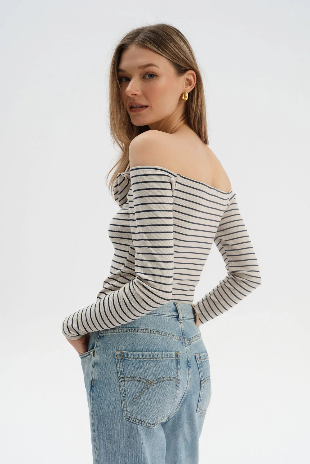 Bluzka z ozdobną różą Leonore