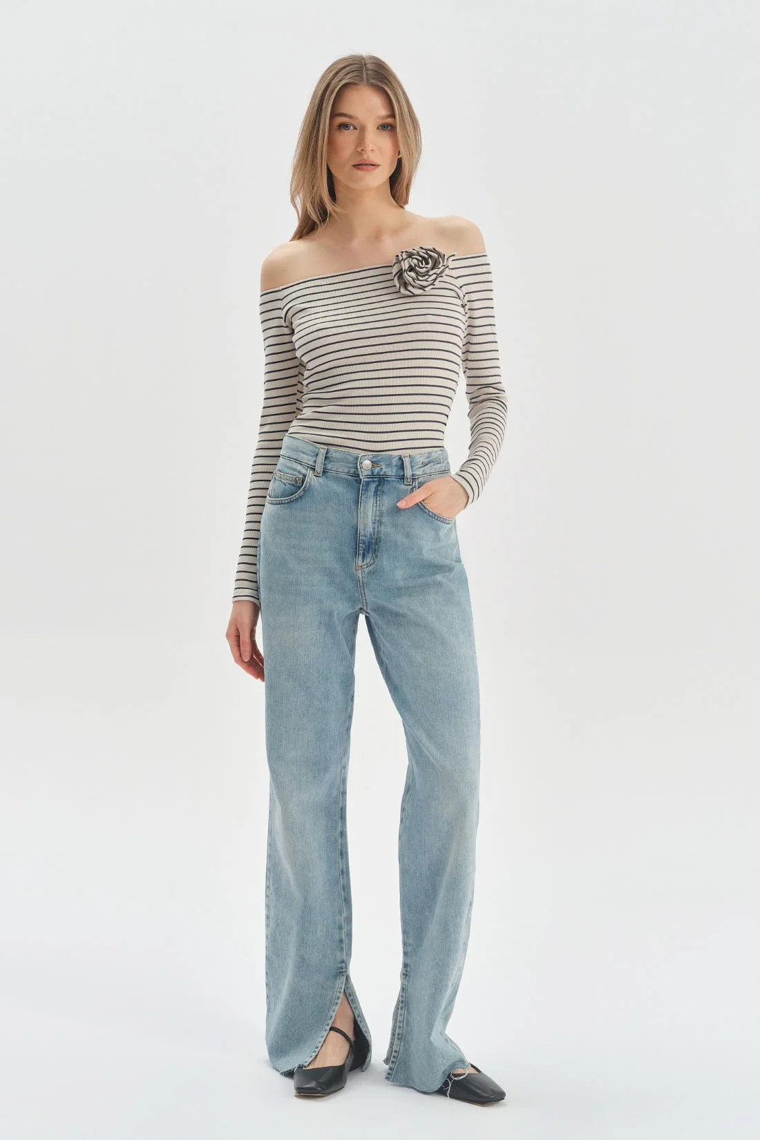 Bluzka z ozdobną różą Leonore