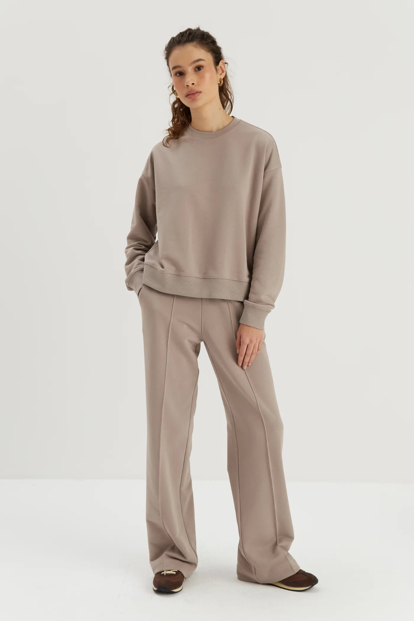 Komplet dresowy w kolorze beżowym Tod