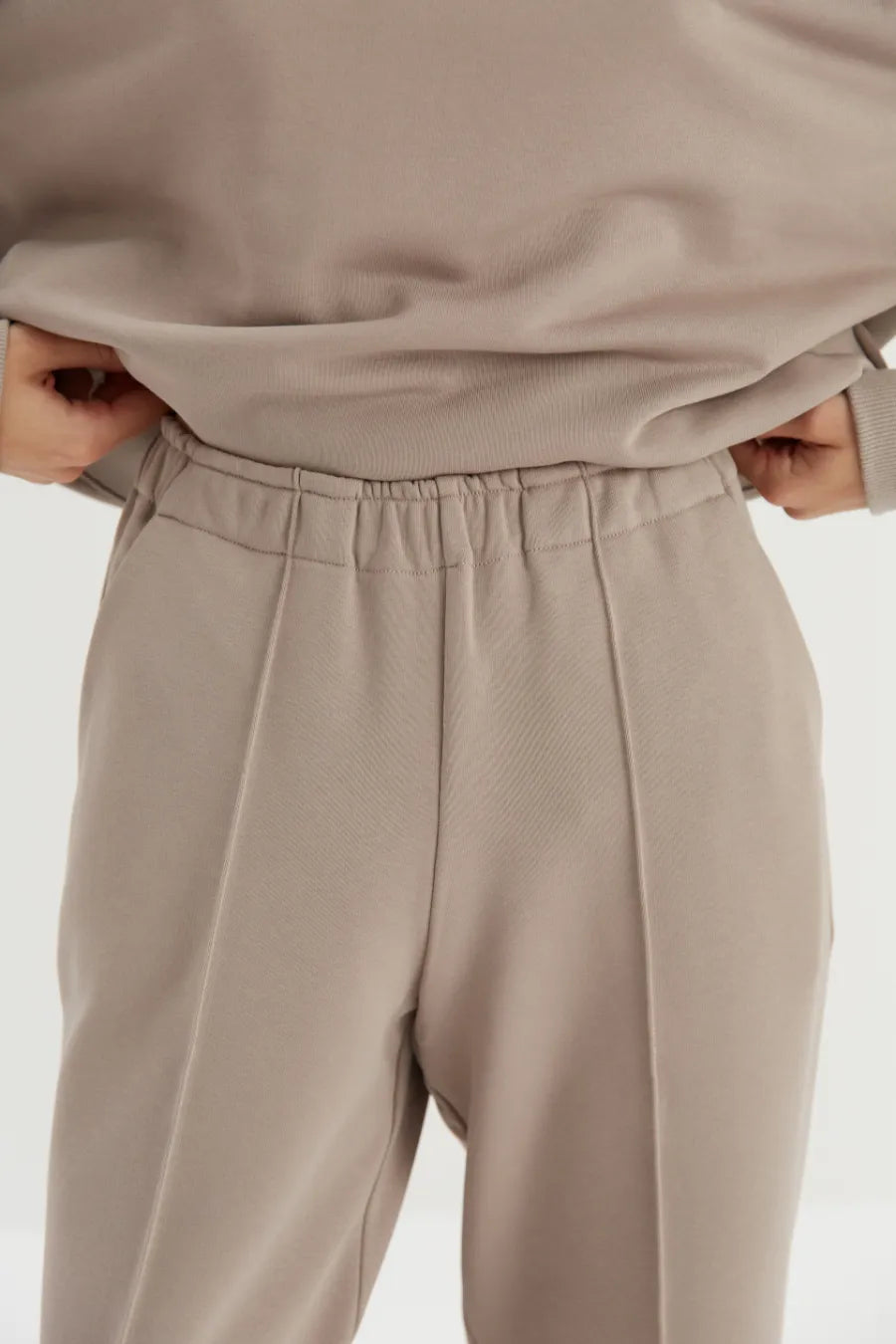 Komplet dresowy w kolorze beżowym Tod