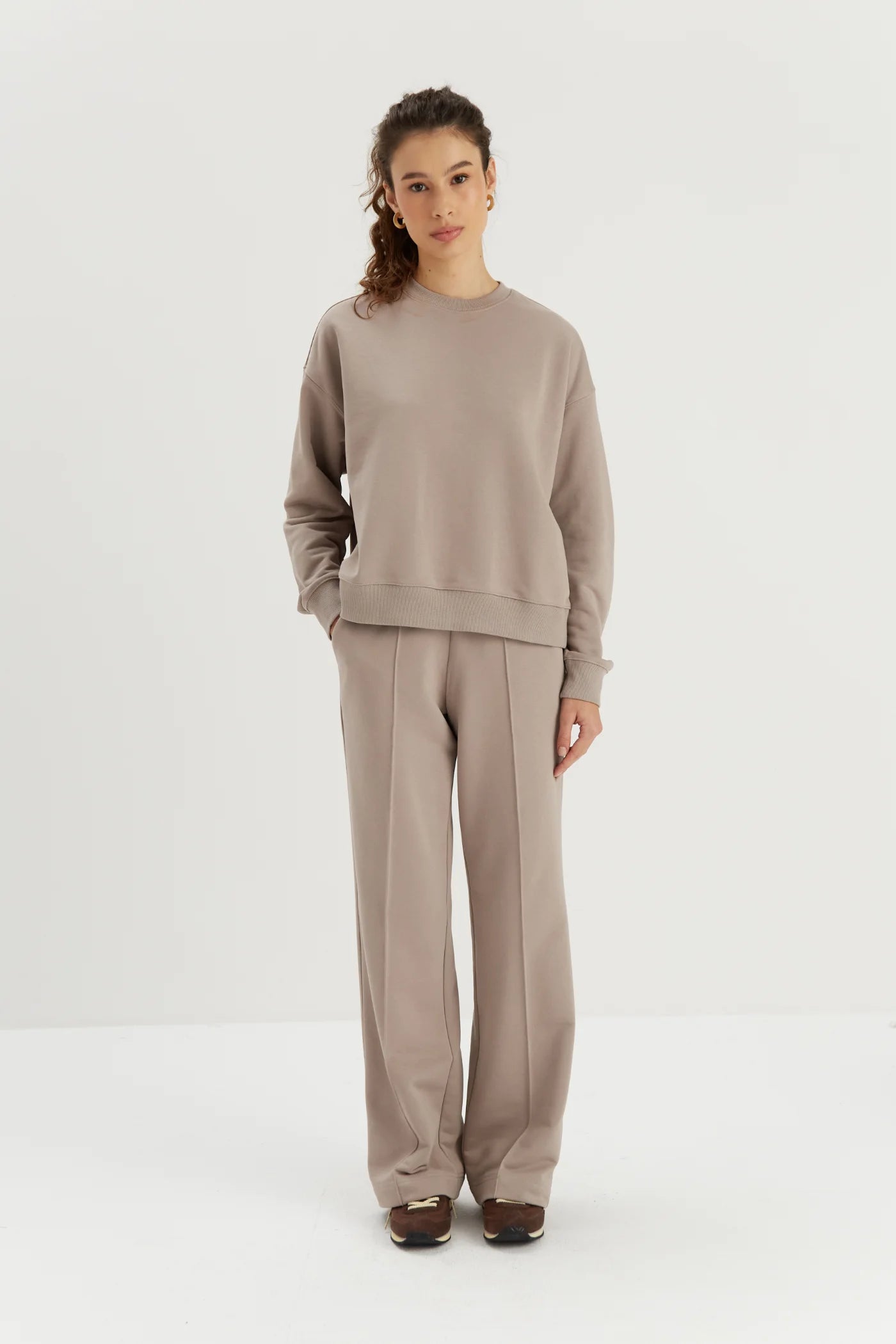 Komplet dresowy w kolorze beżowym Tod