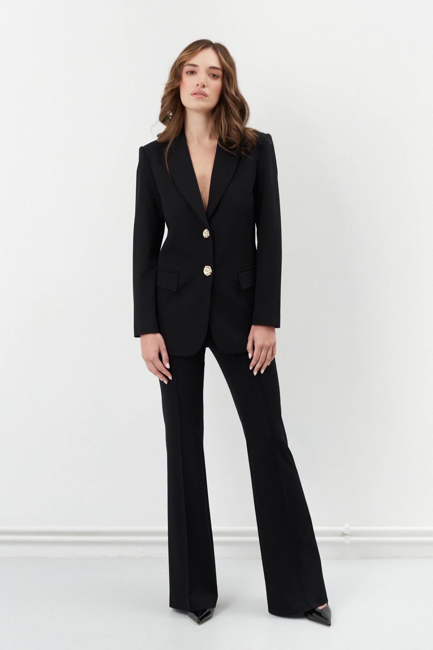 Czarny garnitur Tom z rozszerzanymi spodniami