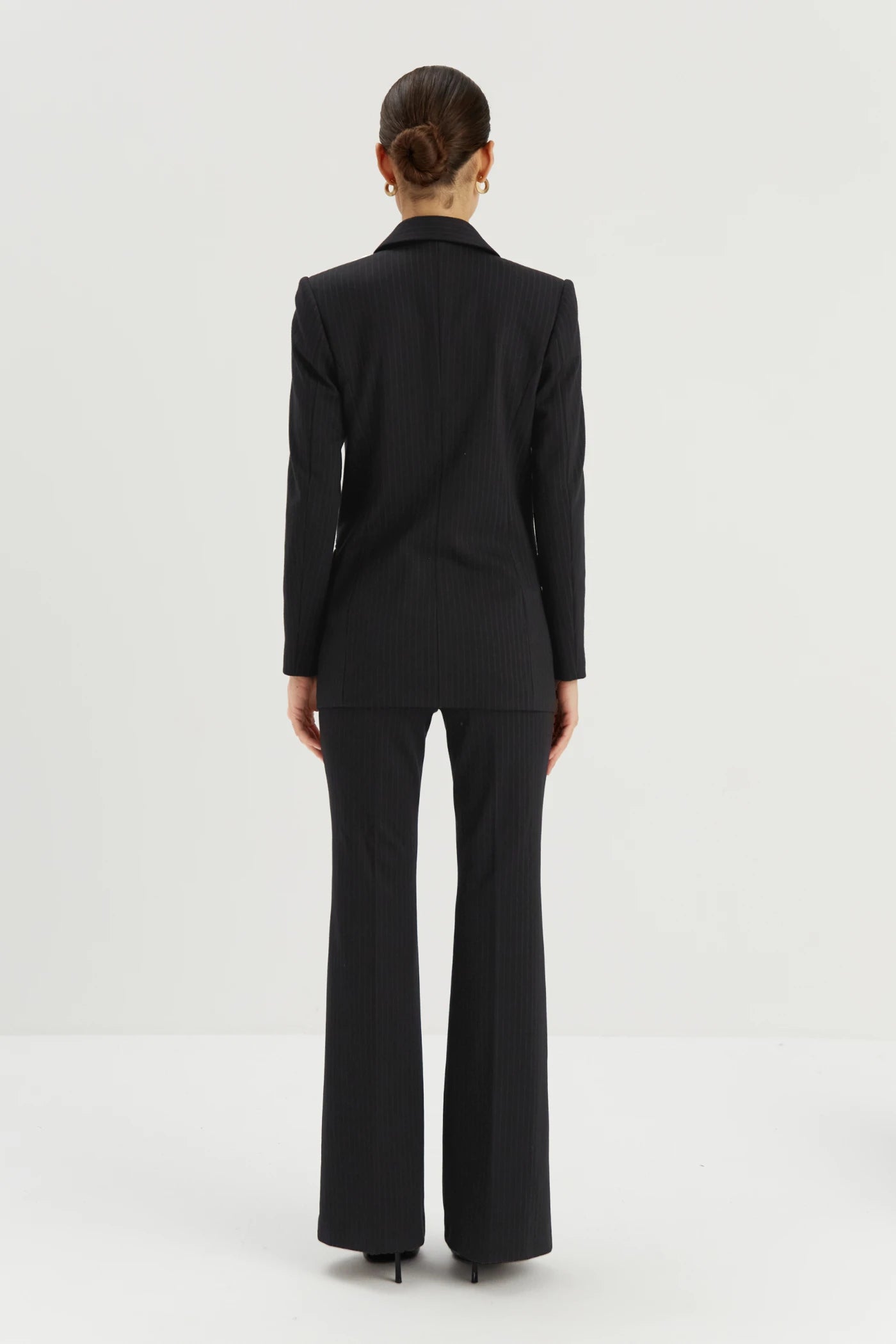 Prążkowany garnitur Tom z rozszerzanymi spodniami