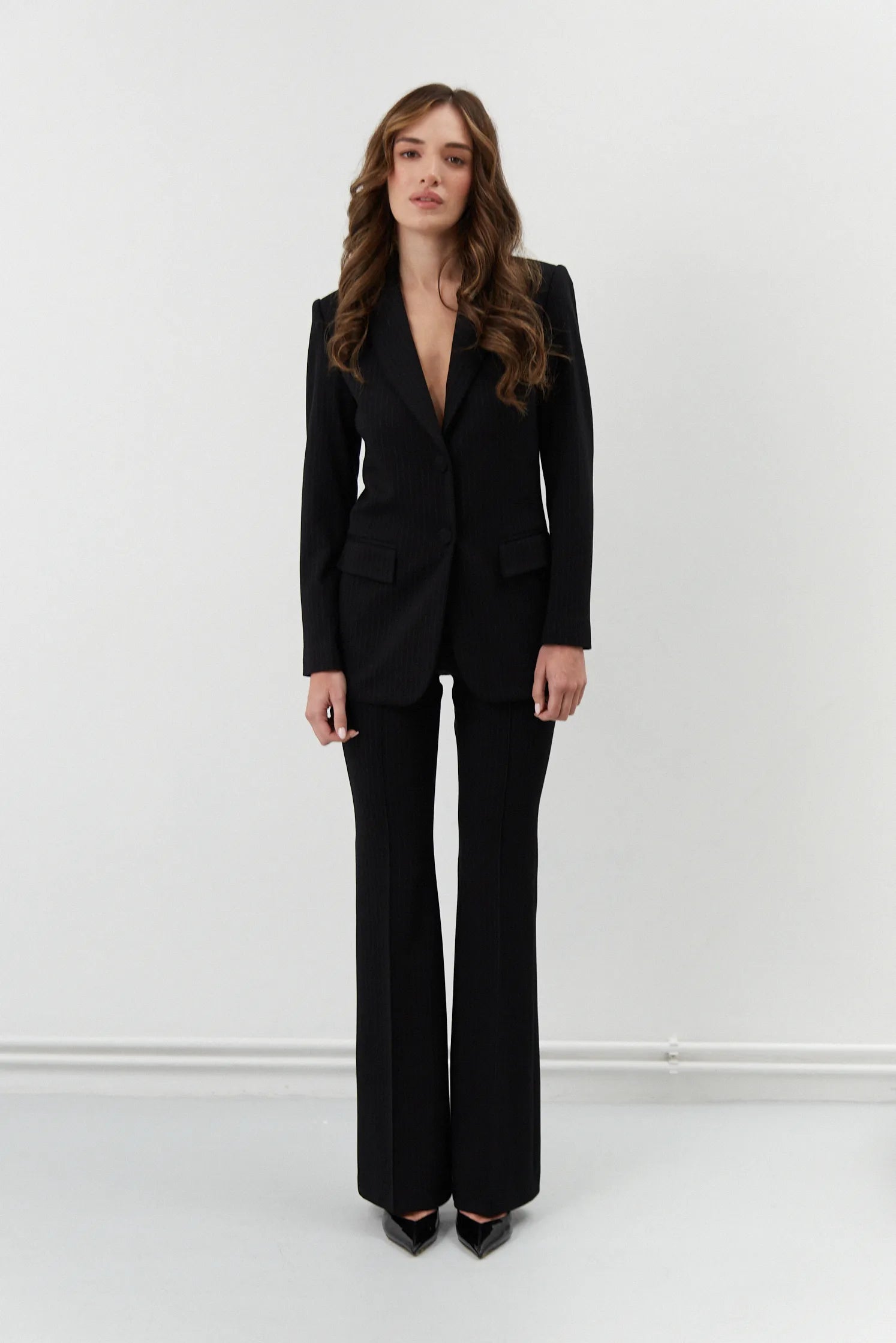 Prążkowany garnitur Tom z rozszerzanymi spodniami