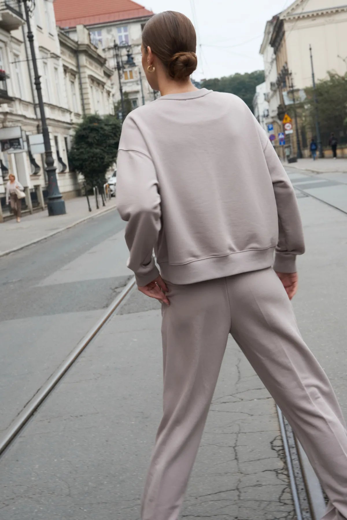 Komplet dresowy w kolorze beżowym Tod