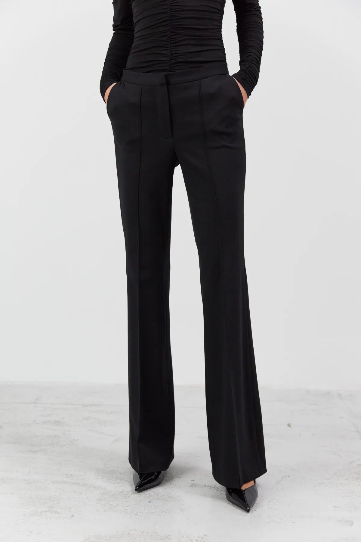 Spodnie z rozszerzanymi nogawkami Mark