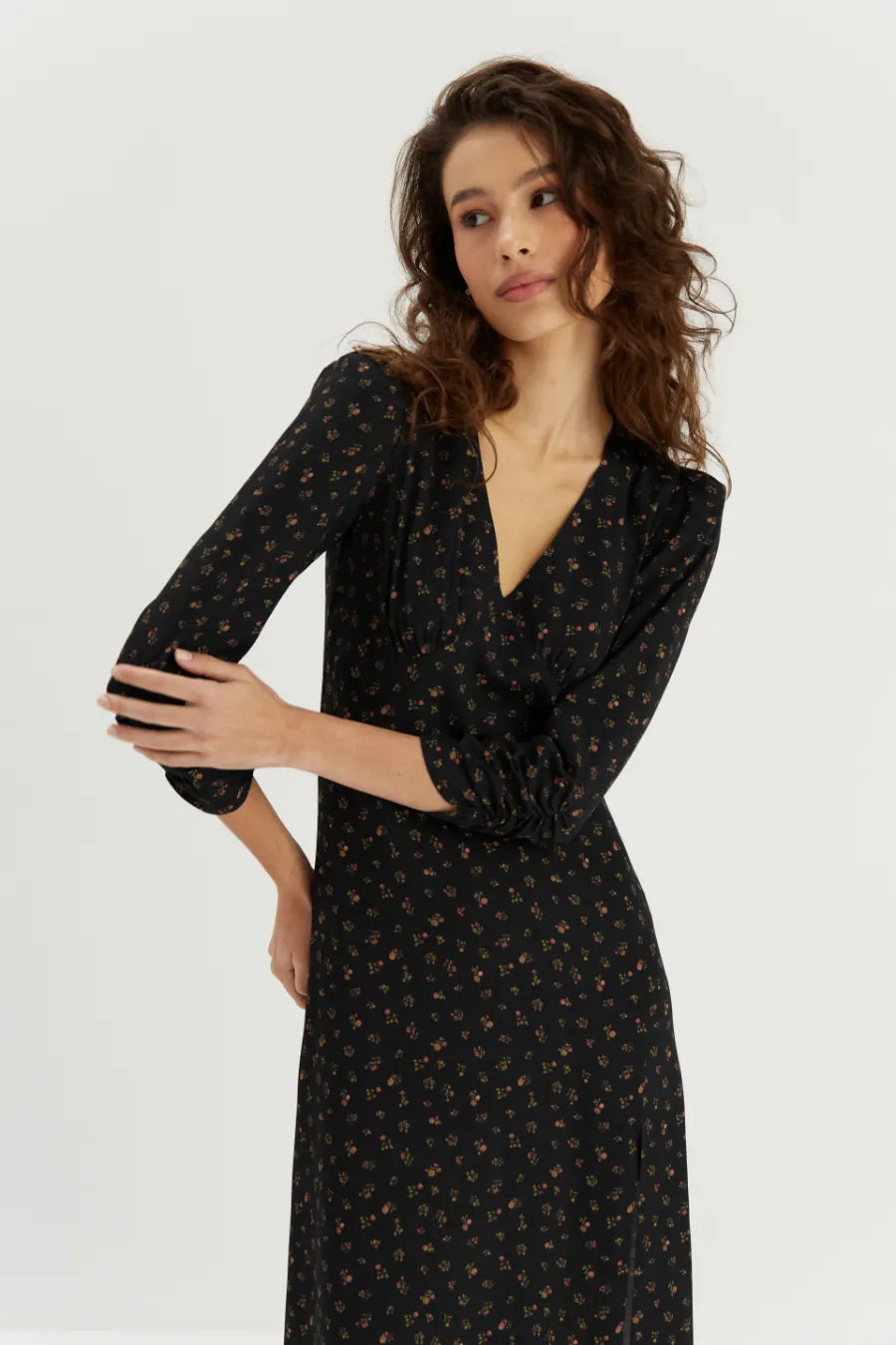 Sukienka w drobne kwiaty Estelle black