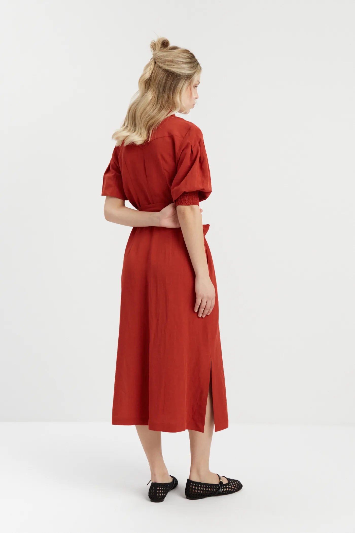 Lniana sukienka o kroju szmizjerki Jacqueline Poppy